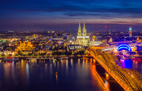Cologne cathedral by early night ©MarkusLandsmann